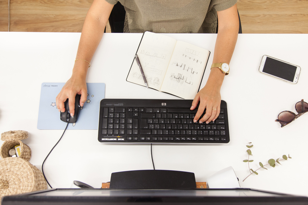 PUESTO DE TRABAJO, JORNADA COMPLETA