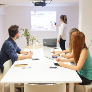 ALQUILER SALA DE REUNIONES GRANDE